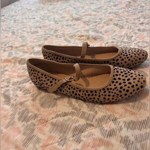 Isaac Mizrahi Tan and Black Flats
